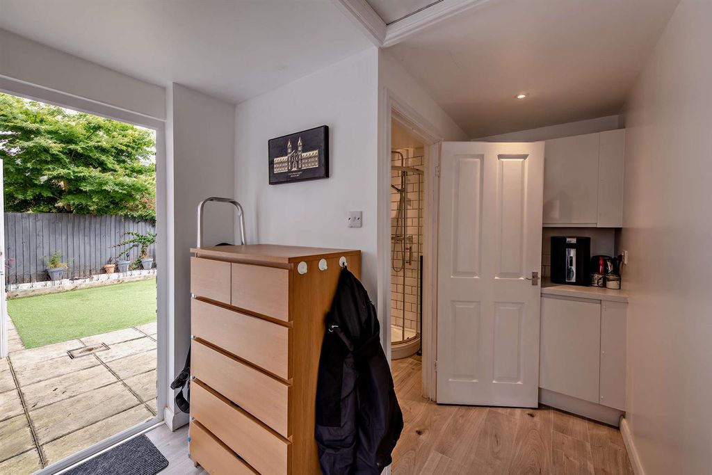 Property photo 1 of 26 8698594-Interior08-800.Jpg