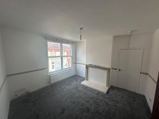 Property photo 2 of 6 Lounge