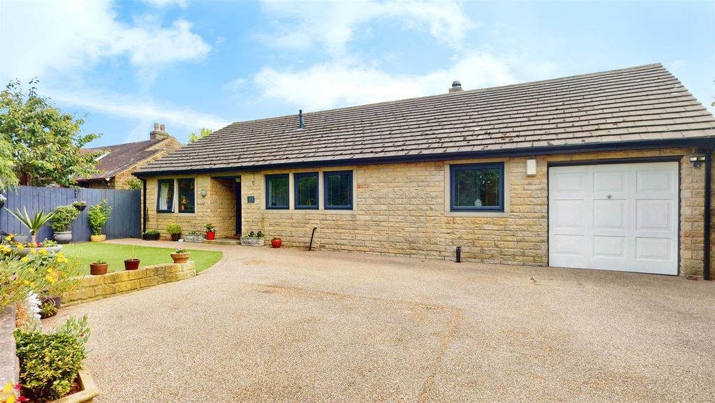 Property photo 1 of 18 External