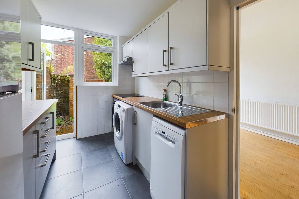 Property photo 3 of 18 Cam02545G0-Pr0239-Still014