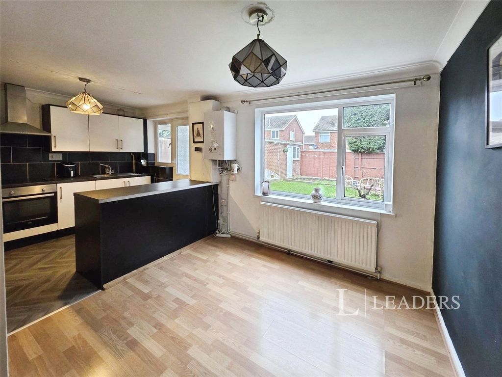 Property photo 2 of 12 Picture No. 04