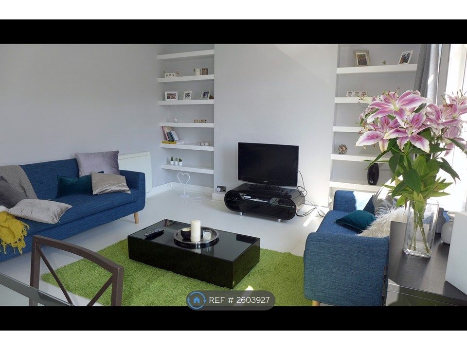 Property photo 1 of 16 Lounge