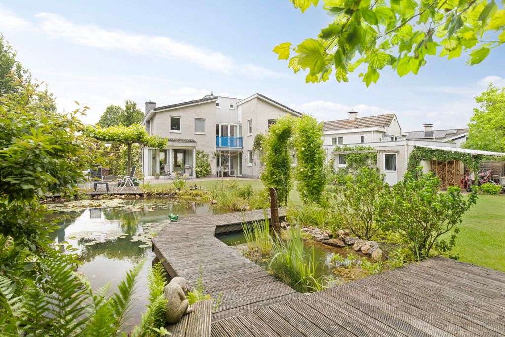 Property photo 2 of 49