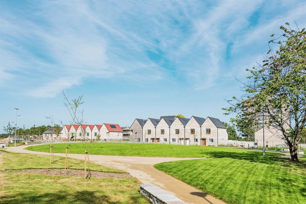 Property photo 3 of 11