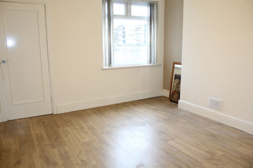 Property photo 3 of 8 Dining Room