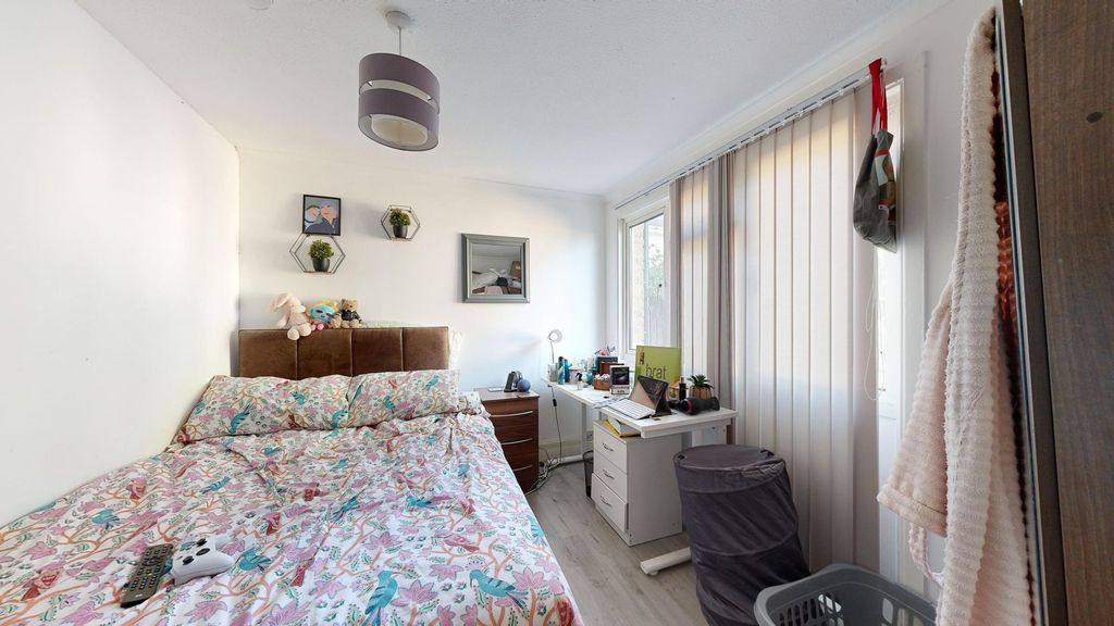 Property photo 1 of 4