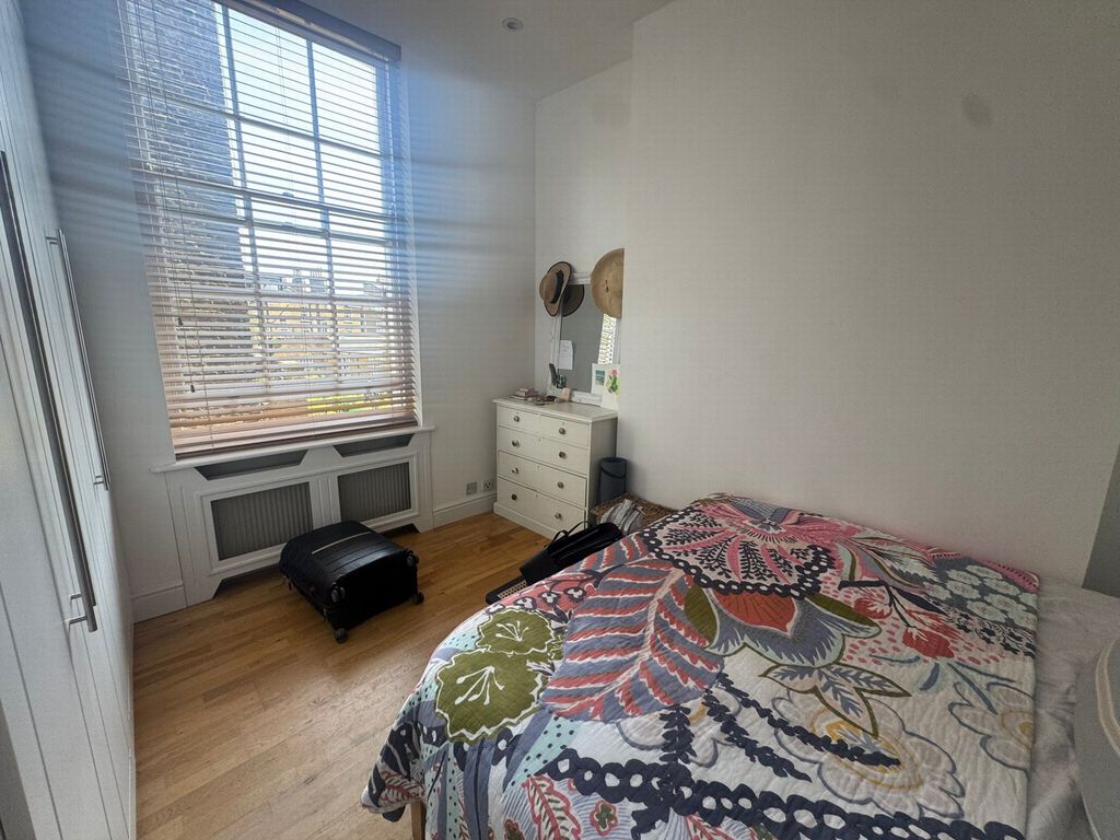 Property photo 3 of 6 Photo 5