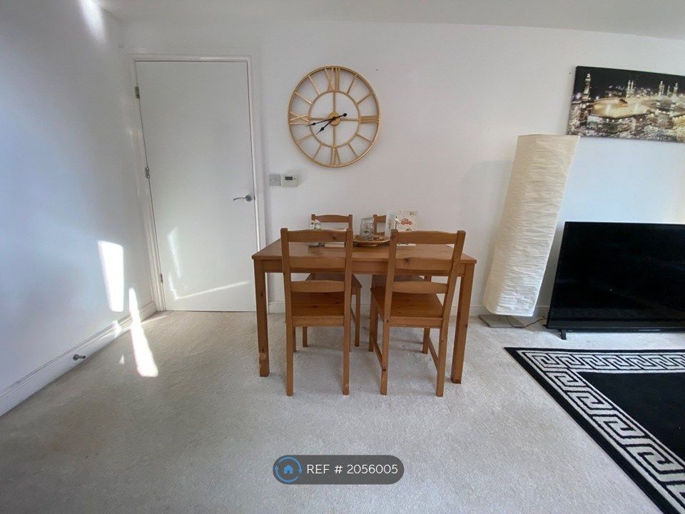 Property photo 3 of 8 Dining Area