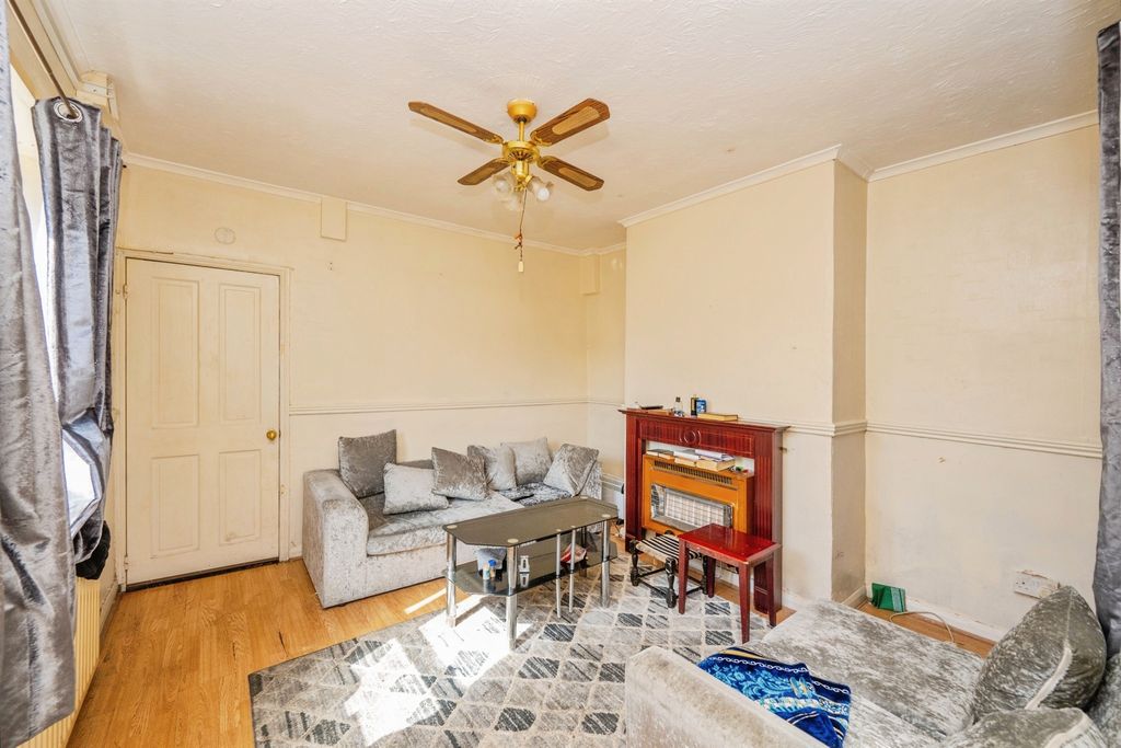 Property photo 2 of 18