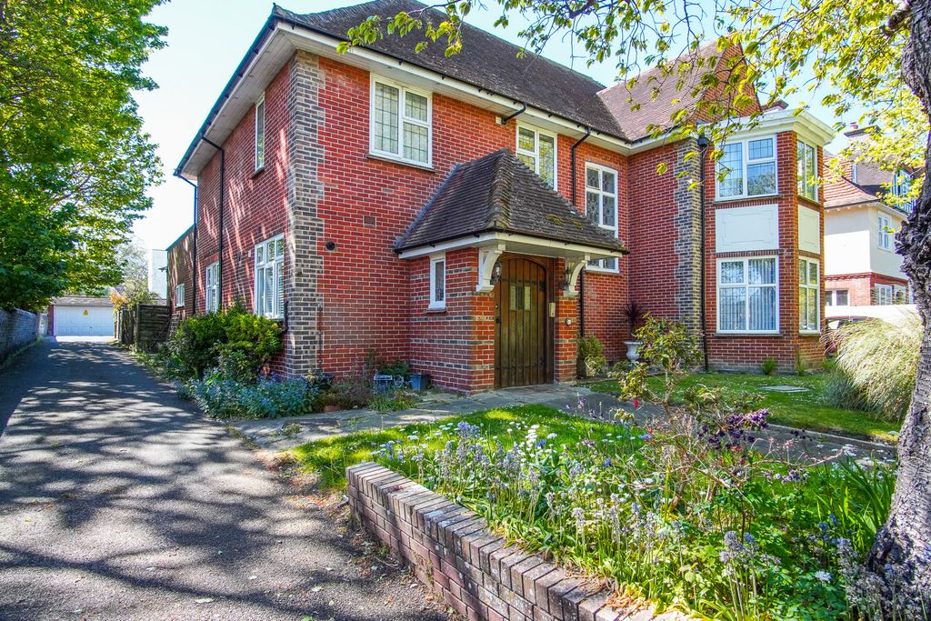 Property photo 1 of 24