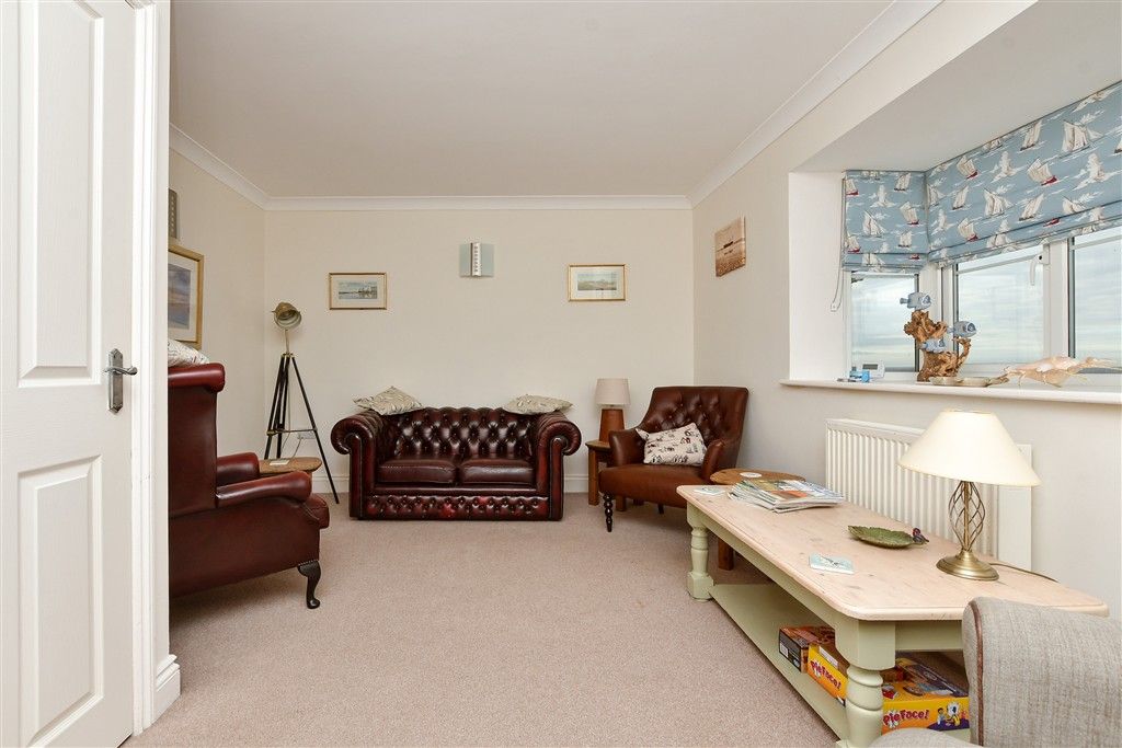 Property photo 1 of 12 Lounge