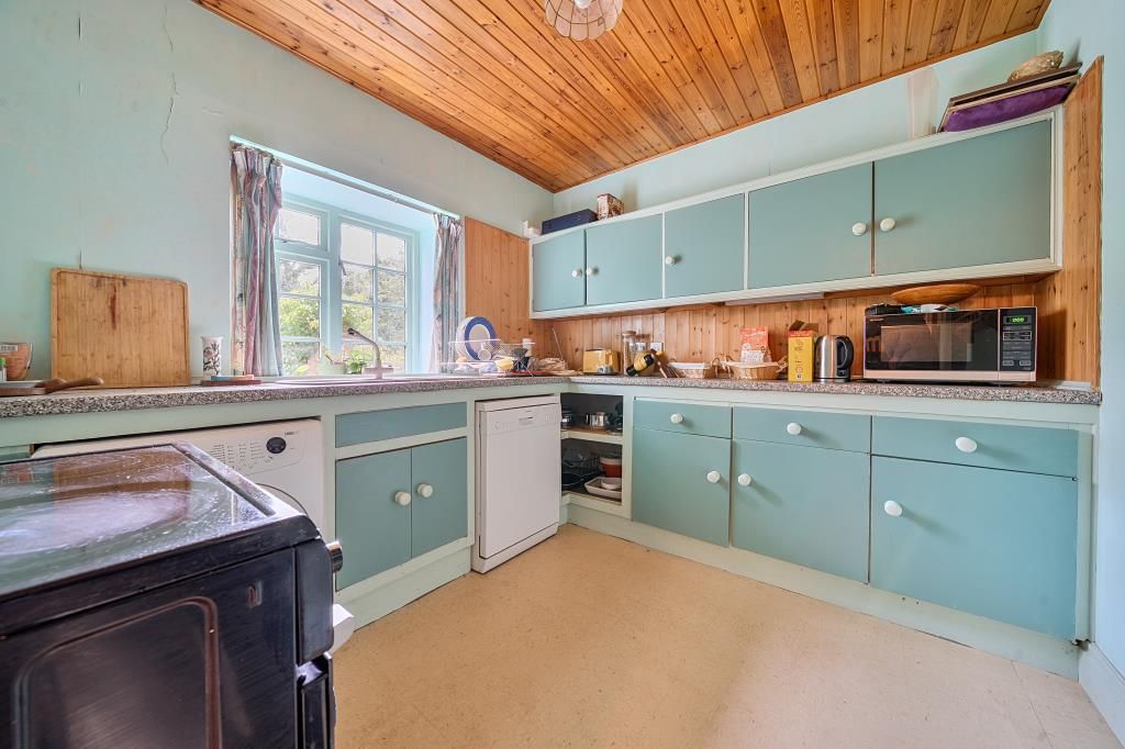 Property photo 3 of 23 Kitchen