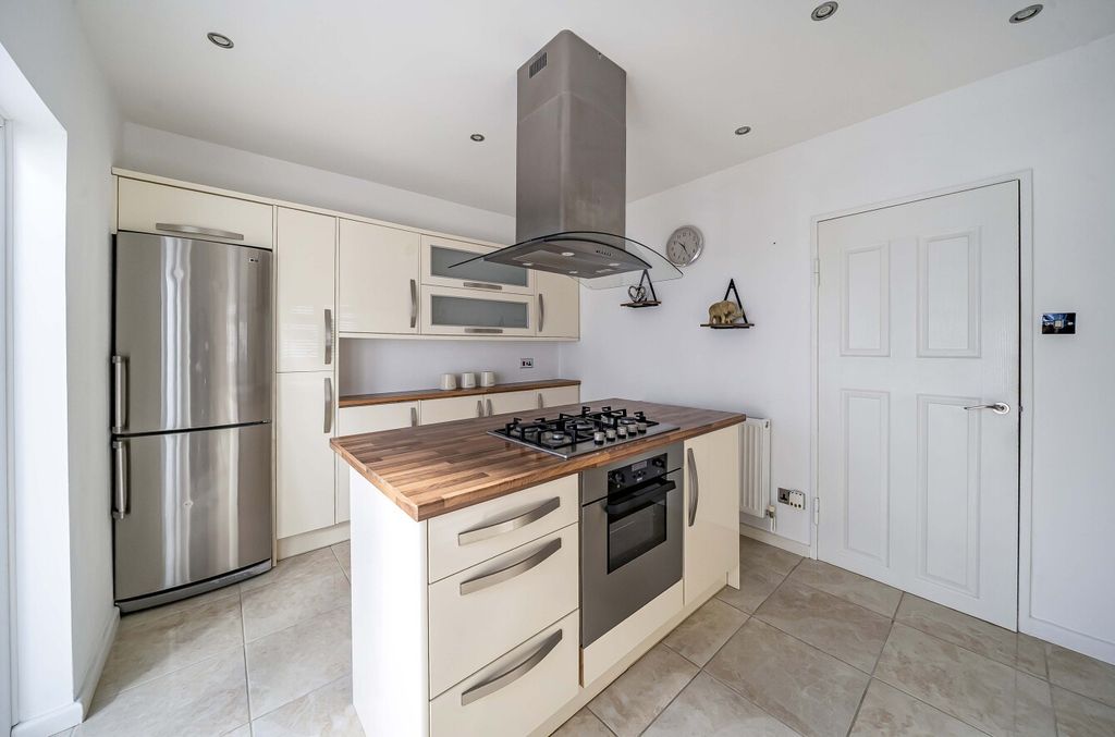 Property photo 2 of 15 1360265-21-68d3E1...