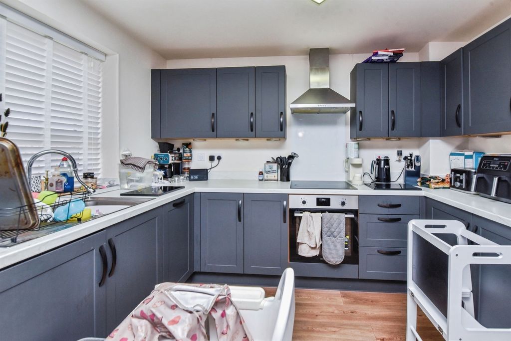 Property photo 2 of 18