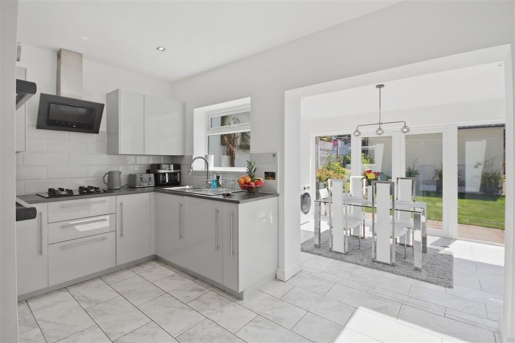 Property photo 2 of 21 Kitchen