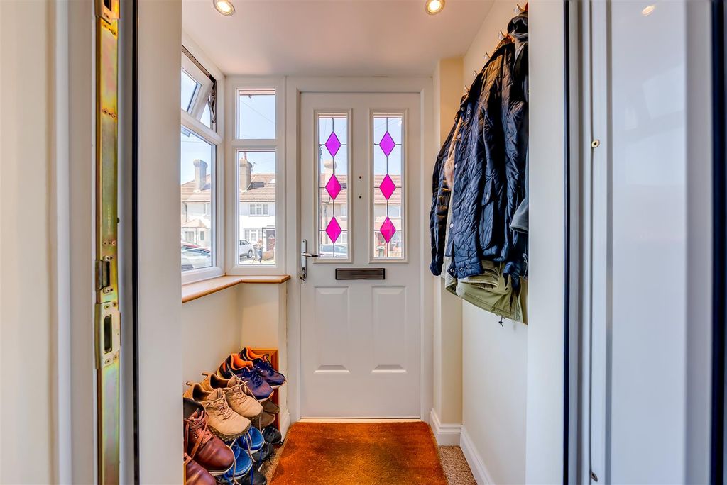 Property photo 2 of 28 A7S08790Hdr.Jpg