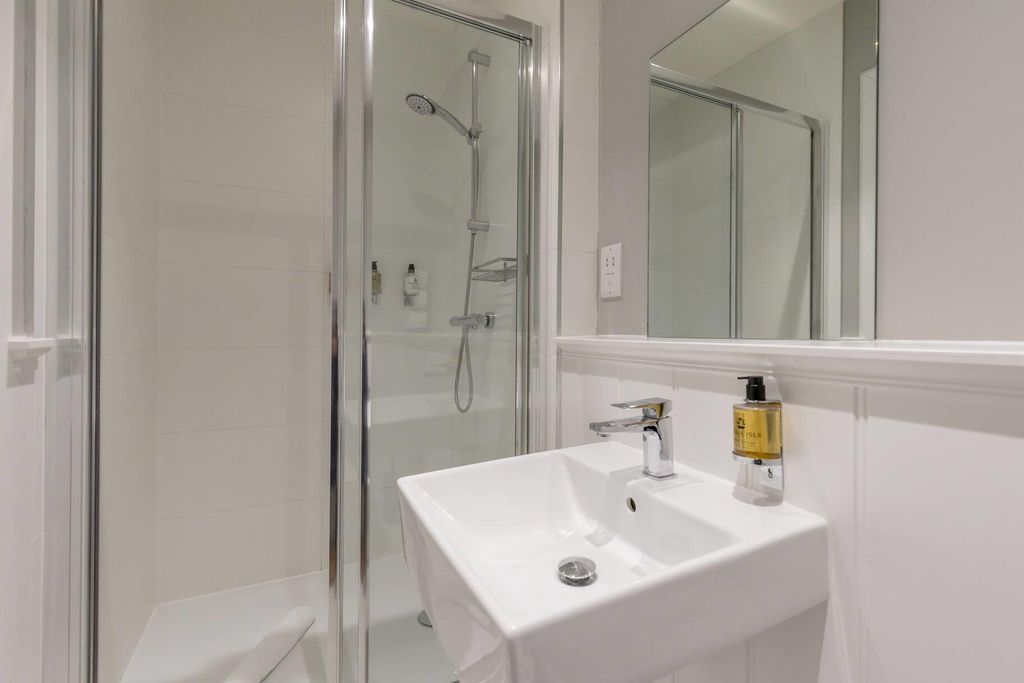 Additional image 15 of 2 bed flat for saleQueen Street, Edinburgh EH2