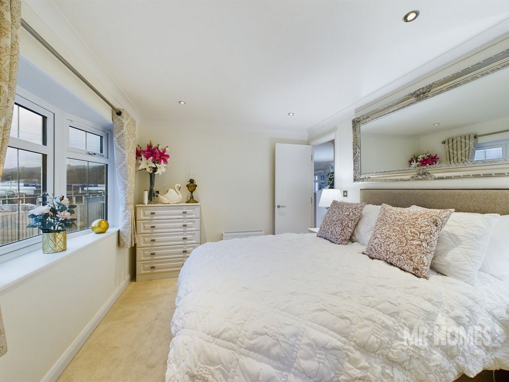 Property photo 3 of 27