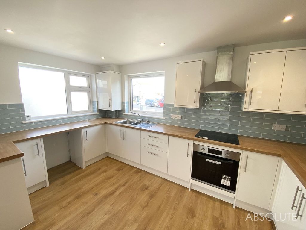 Property photo 2 of 14 Kitchen