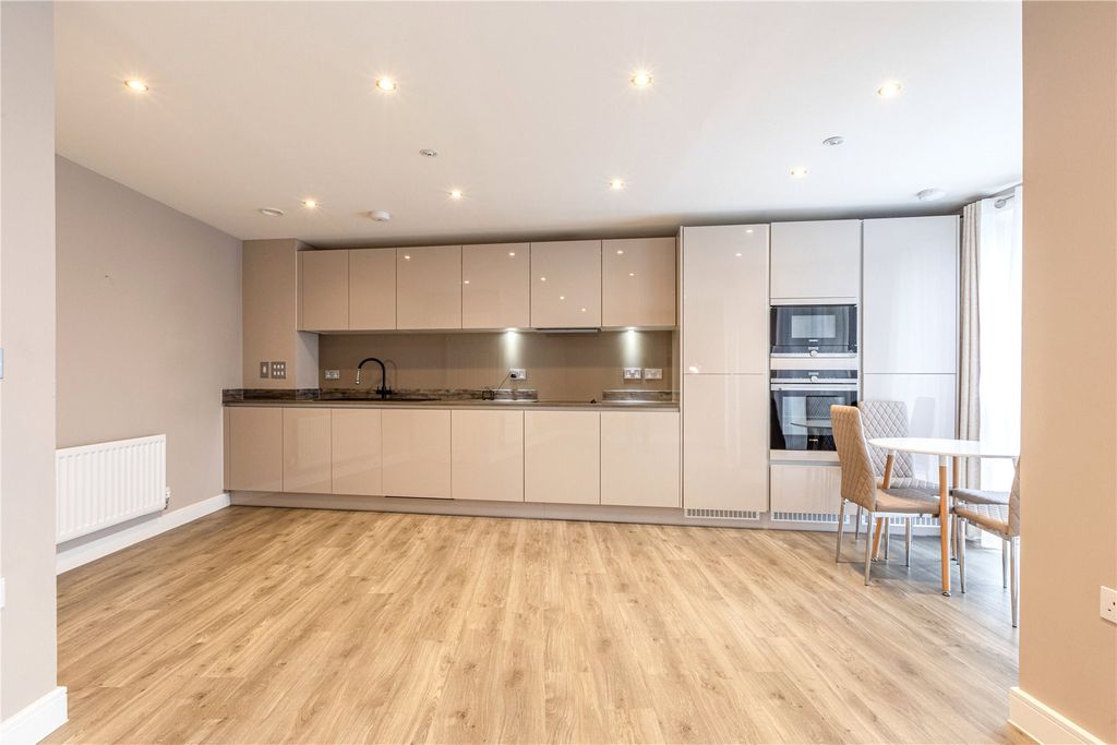 Property photo 2 of 11 Picture No. 12