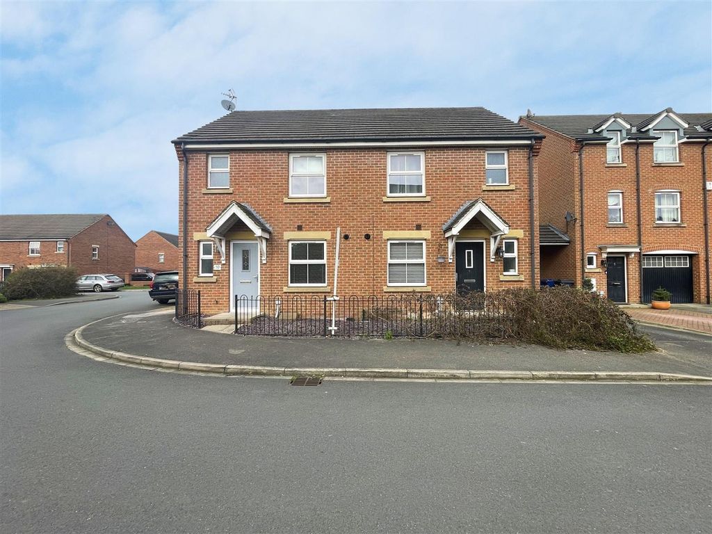 Property photo 1 of 17 Front External