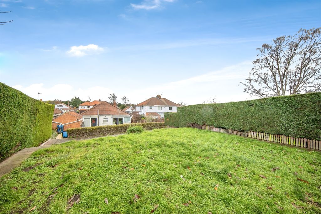 Property photo 2 of 13