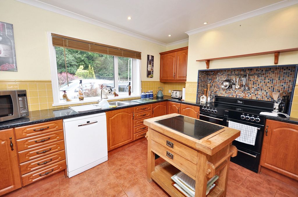 Property photo 2 of 40