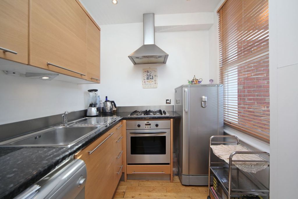 Property photo 3 of 6 Kitchen