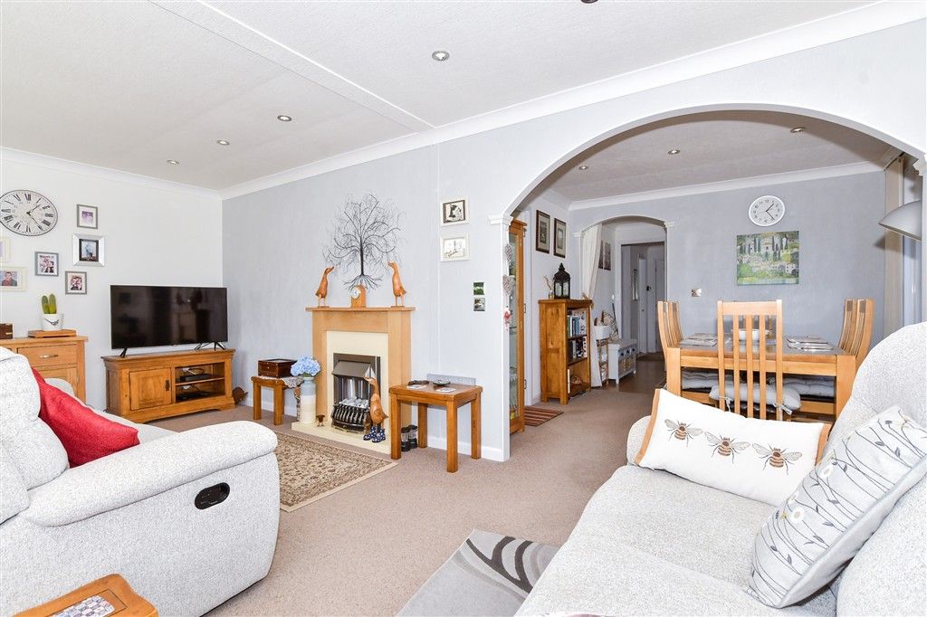 Property photo 2 of 10 Lounge