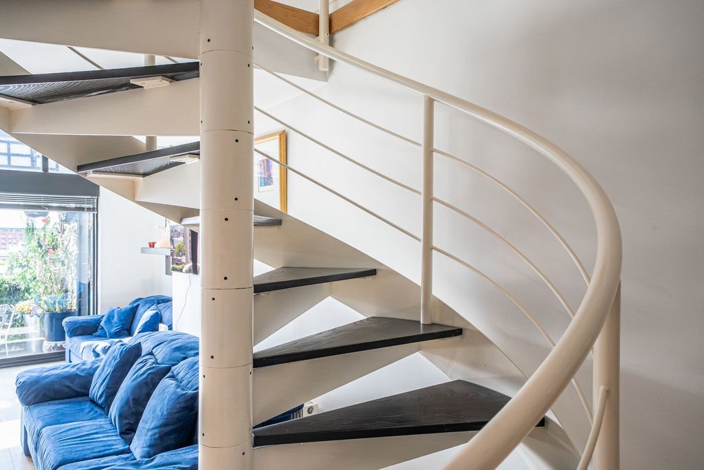 Additional image 24 of 3 bed penthouse for salePenthouse, Kings Court NG1