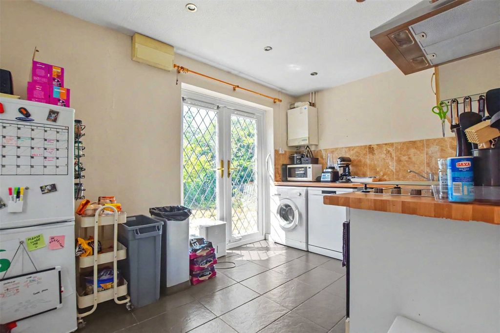 Property photo 2 of 15 Picture No. 21