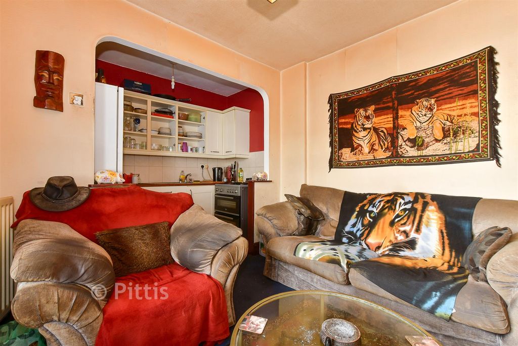 Property photo 3 of 7 Lounge