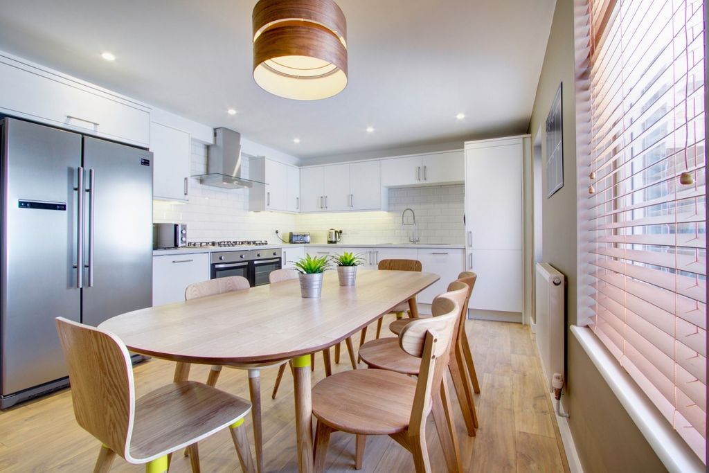 Property photo 1 of 7 Dining Room