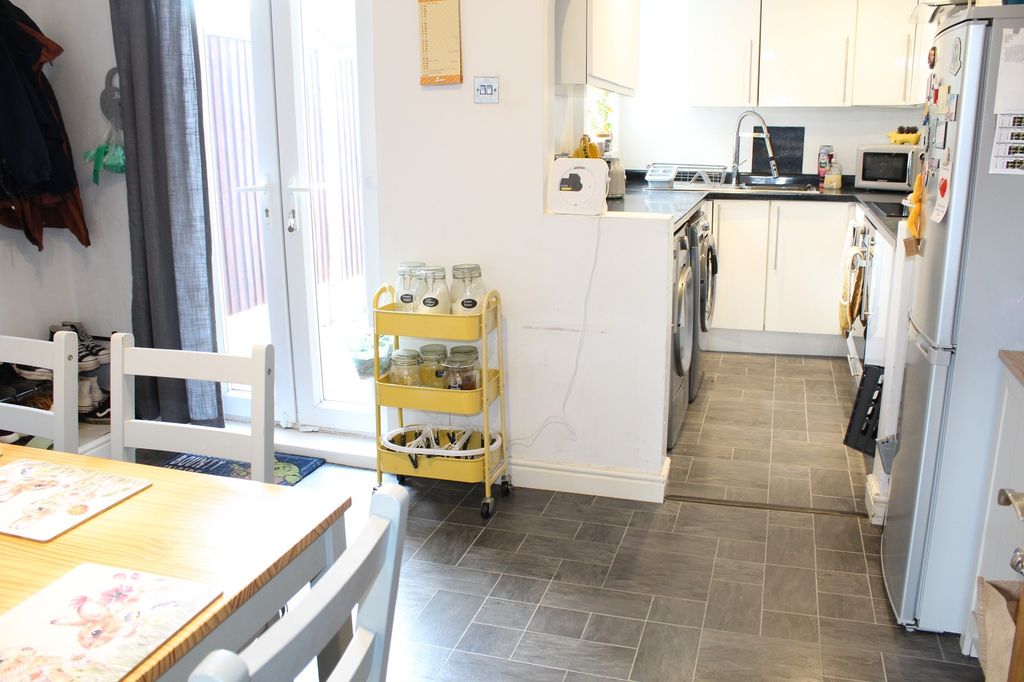 Property photo 3 of 9 Fitted  Dining Kitchen
