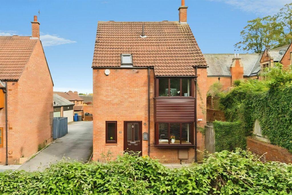 Property photo 1 of 18 Exterior