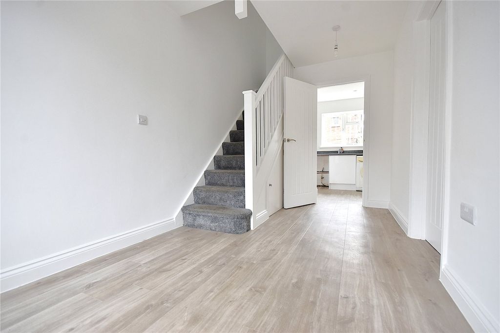 Property photo 2 of 16 Picture No. 13