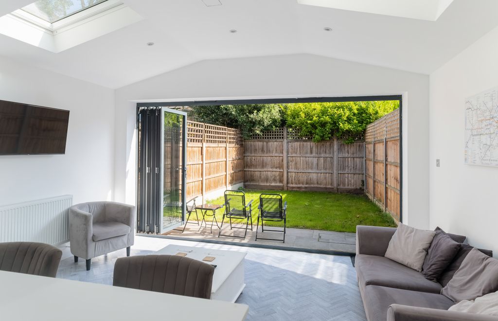 Property photo 2 of 11