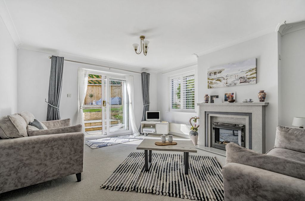 Property photo 2 of 20 Living Room