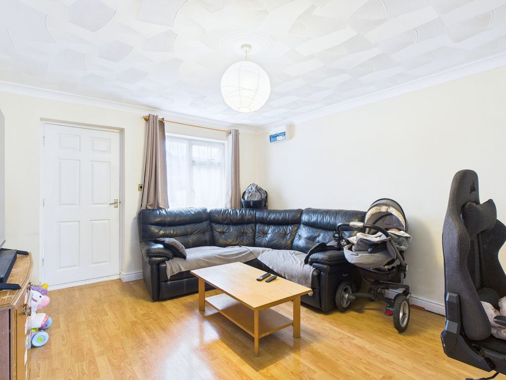 Property photo 2 of 7 Cam01909G0-Pr0468-Still008