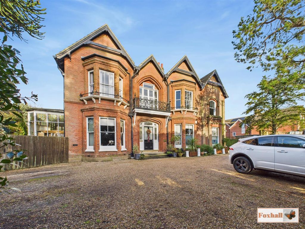 Property photo 1 of 16 Communal Entrance Hall