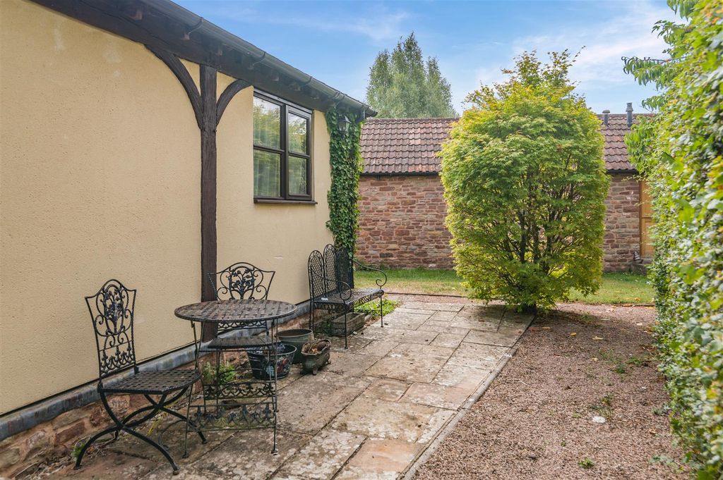 Property photo 2 of 20