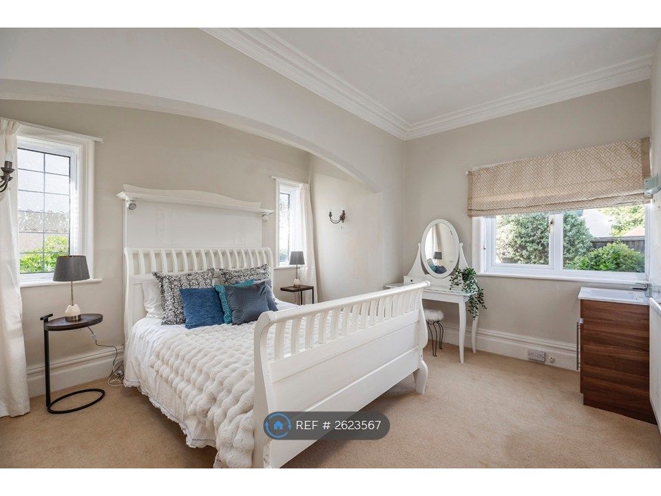 Property photo 3 of 35