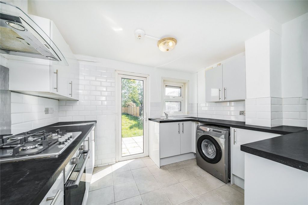 Property photo 3 of 12 Kitchen