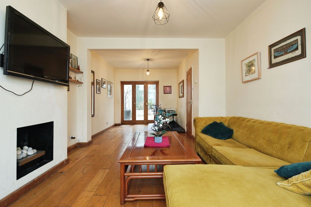 Property photo 3 of 19