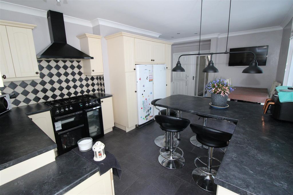 Property photo 2 of 37
