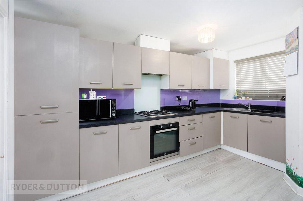 Property photo 2 of 18 Kitchen