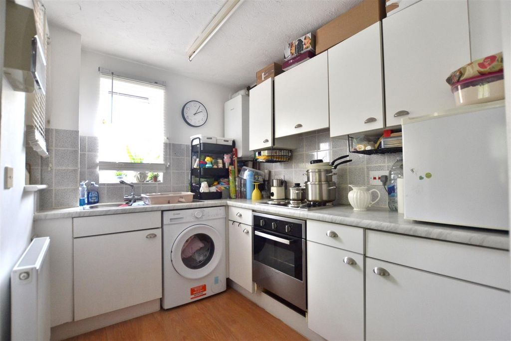 Property photo 3 of 9 Kitchen.Jpg