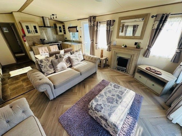 Property photo 2 of 11 Zc78169B981F980Fac.Jpg