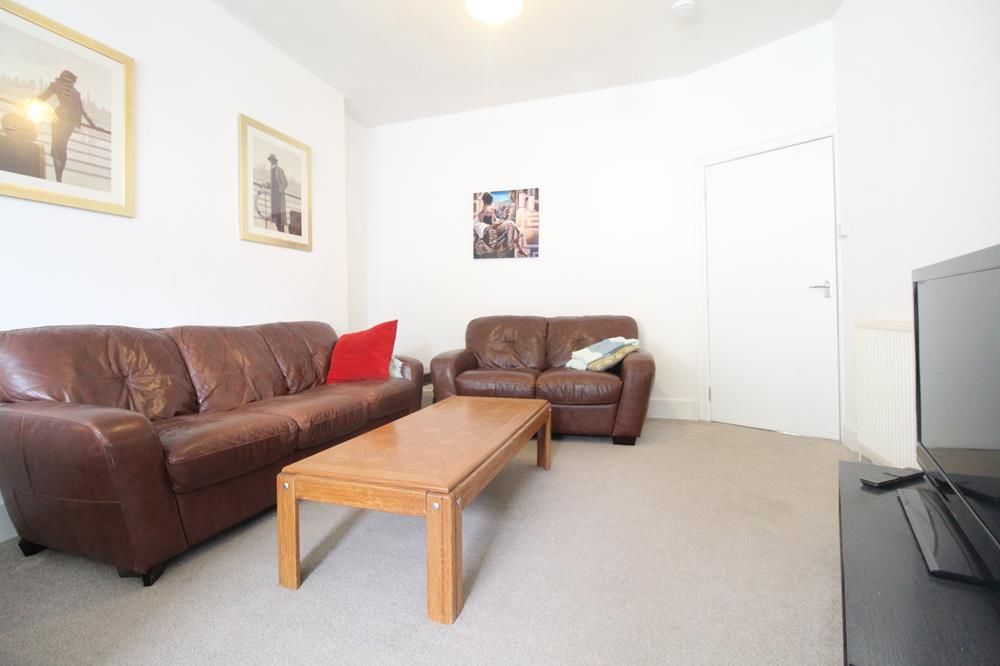 Property photo 1 of 11 Lounge