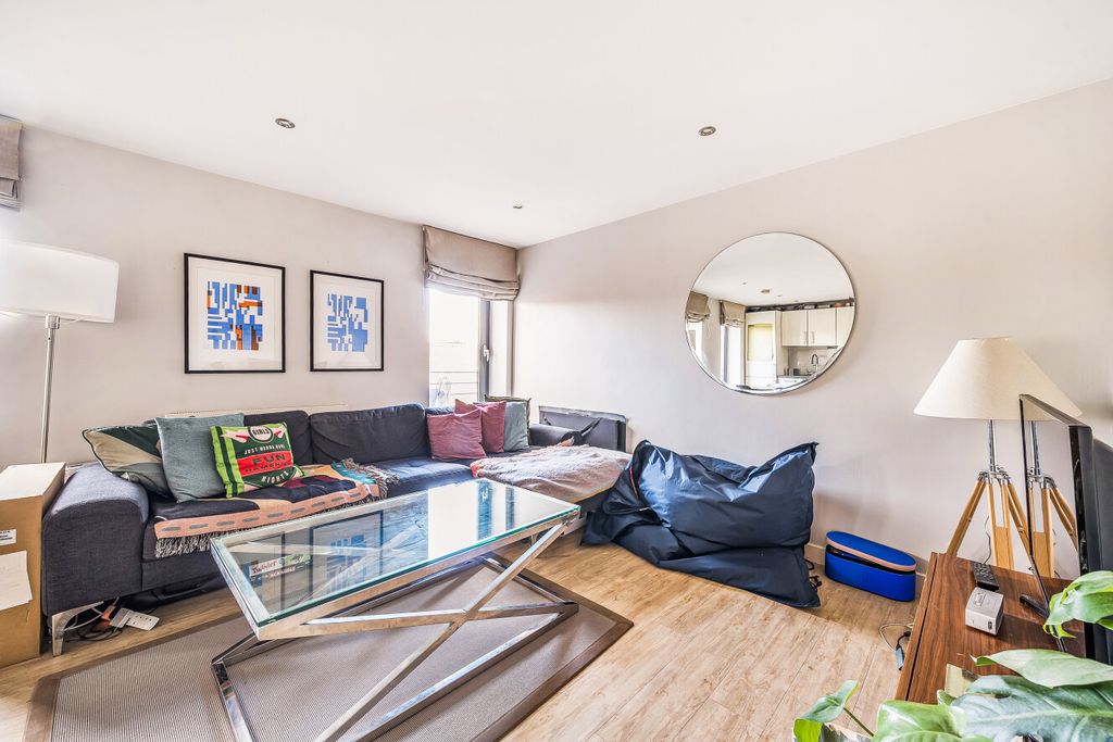 Property photo 2 of 16 1403460-16-697A30...